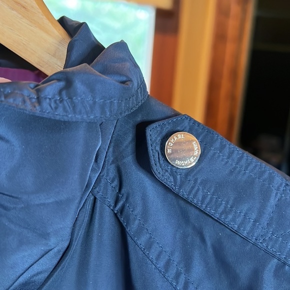 Michael Kors Trench Coat Navy Blue with Purple Lining & Gold Hardware Size Small - Picture 10 of 15